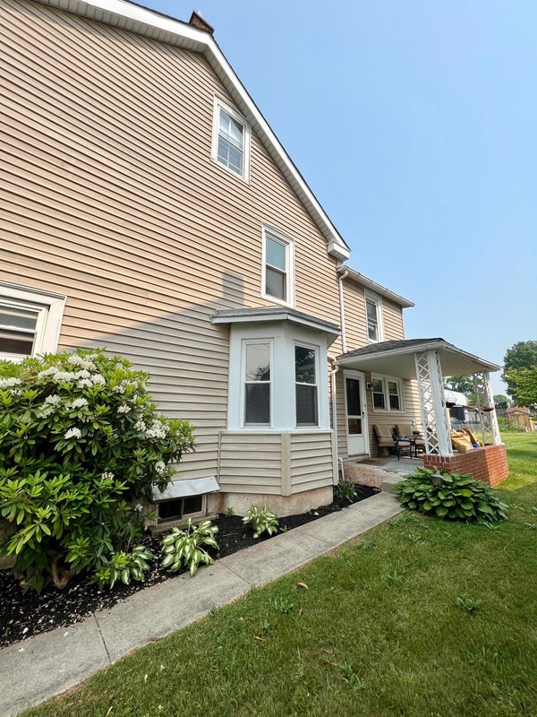 Photo - 337 Bridge St