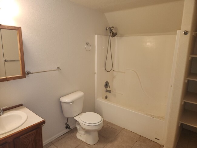Photo - ALL PROSPECTIVE TENANTS MUST SUBMIT A $58 ... House