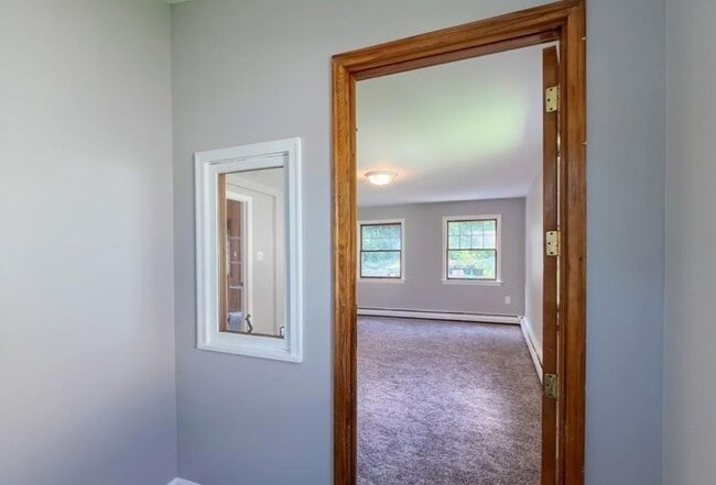 Photo - 142 E Meadow Rd