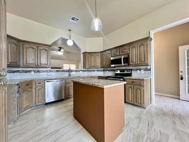 Photo - 624 Vickery Ave