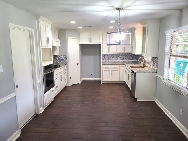 Building Photo - 4507 Seneca St