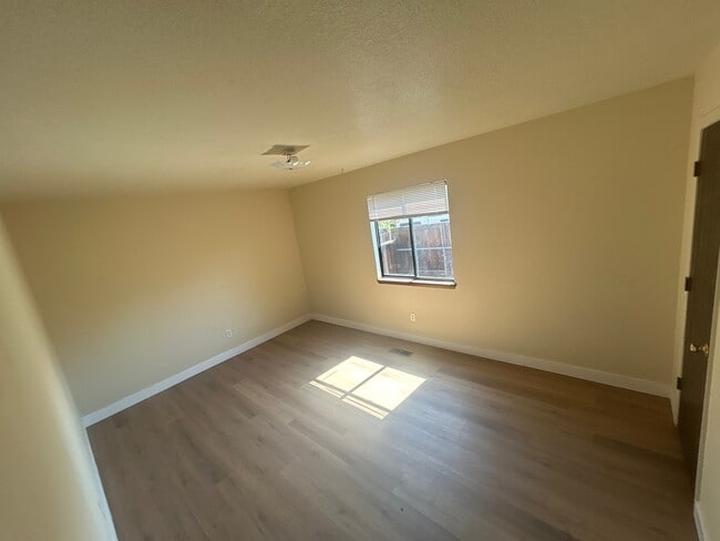 Photo - 942 Ralston St