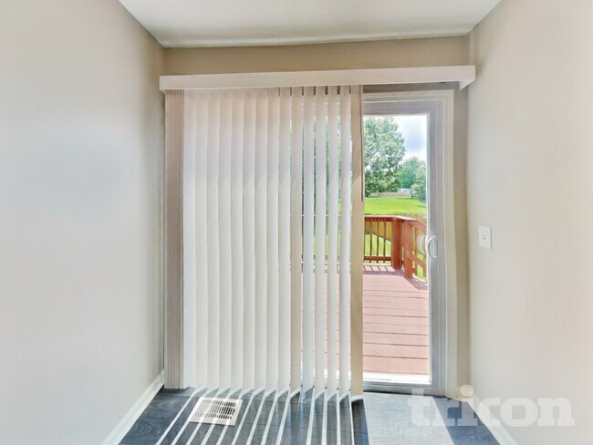 Photo - 716 Sweetwater Cir