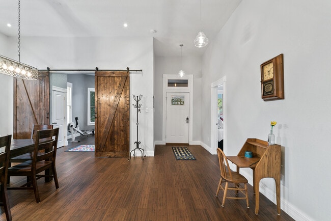 Photo - 510 E Mistletoe Ave