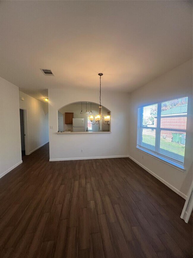 Photo - 804 N Creek Blvd