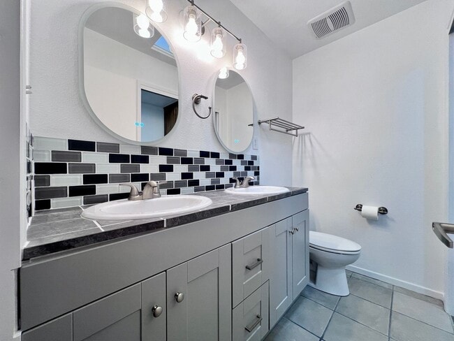 Photo - $1995 Gettysburg & Blackstone, 2 Bedroom C...