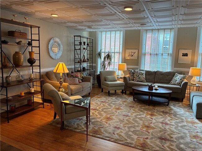 Building Photo - 136 E State St