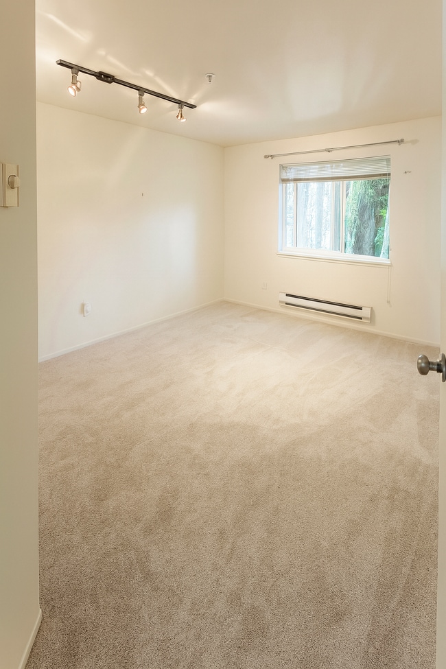 Photo - 9910 NE 137th St