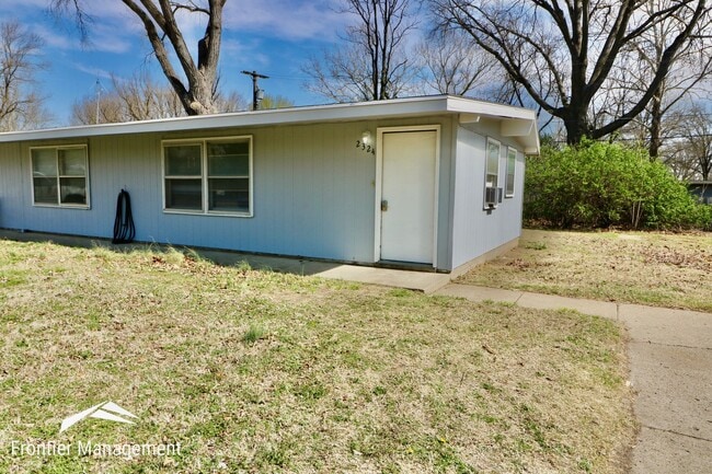 Building Photo - Unique Studio Apartment Located in East Manhattan!