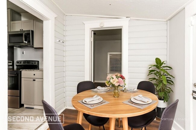 Photo - 1417 W 6th St