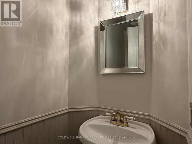 Photo - 20 Whithorn Ave