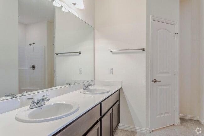 4BR, 2.5BA - 1697SF B1 - Bathroom - Brooklyn Village