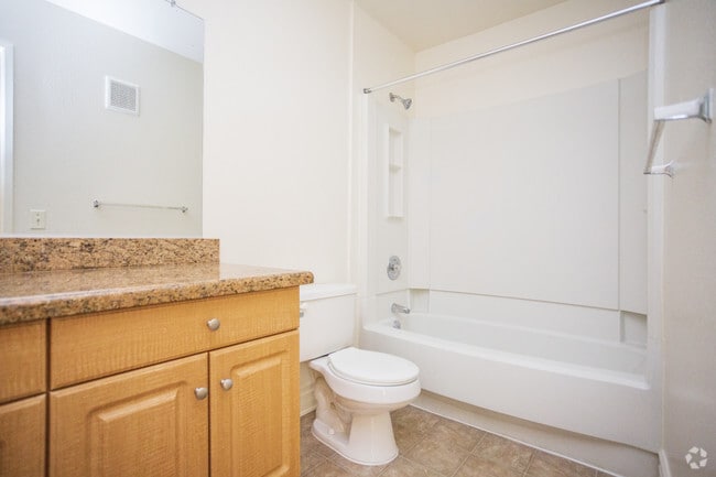 1 BR, 1 BA - 720 SF