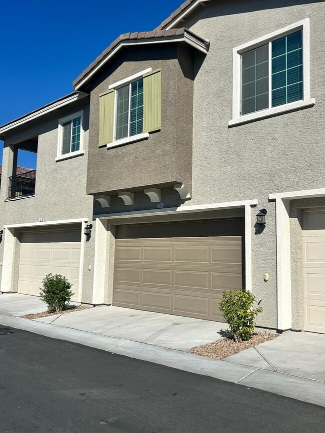Building Photo - DON’T MISS THIS FULLY FURNISHED, BEAUTIFUL... Rental
