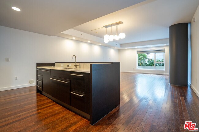 Photo - 6250 Hollywood Blvd Condo Unit 4D