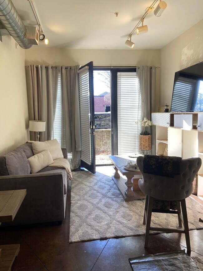 Photo - 5300 Peachtree Rd Unit 0102