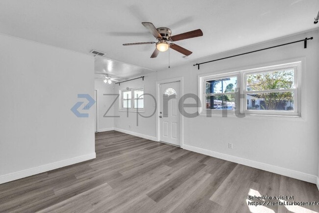 Photo - 3321 W Iowa Ave