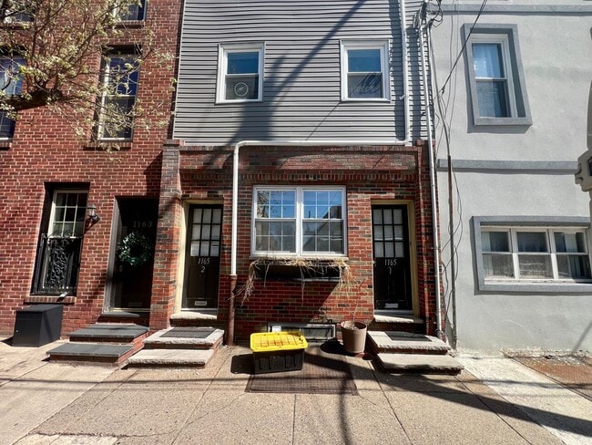 Building Photo - Gorgeous 1-Bedroom Bi-Level Apartment in Passyunk Square! Available NOW! Unit 2