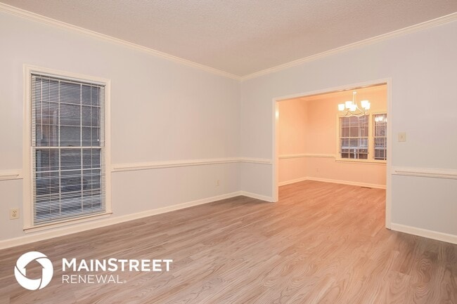 Photo - 2912 Hiking Trail