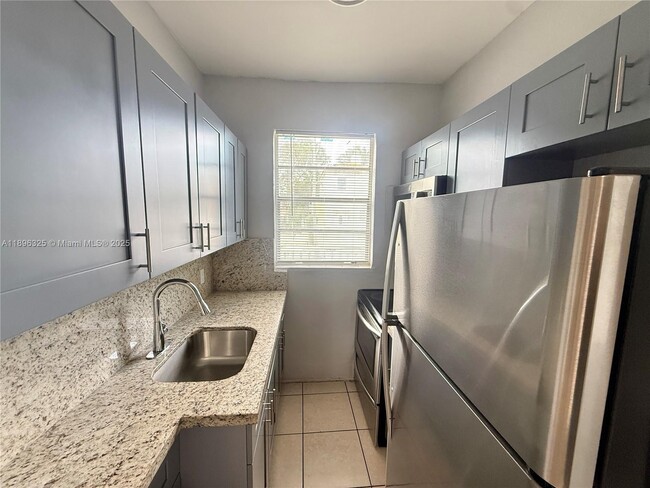 Photo - 301 SW 10th Ave Unidad 3