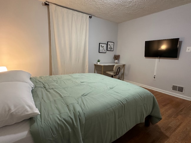 Photo - 5817 Blaine Dr