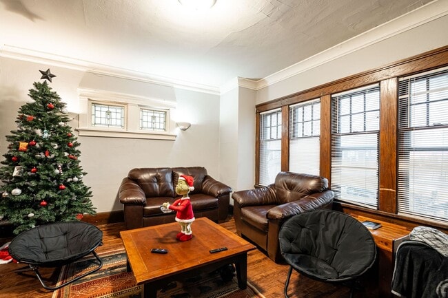 Photo - Oakland Lower 1/2 block to UWM