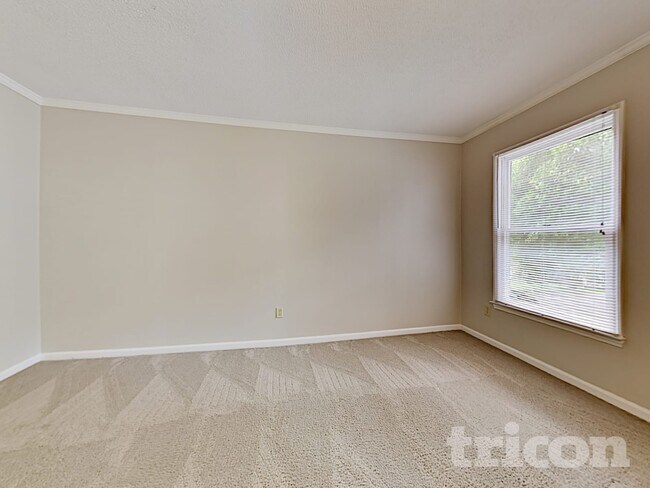 Photo - 2820 Royal Ridge Ln