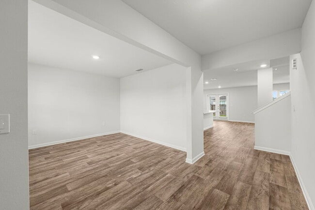 Photo - 5832 Viking Wy