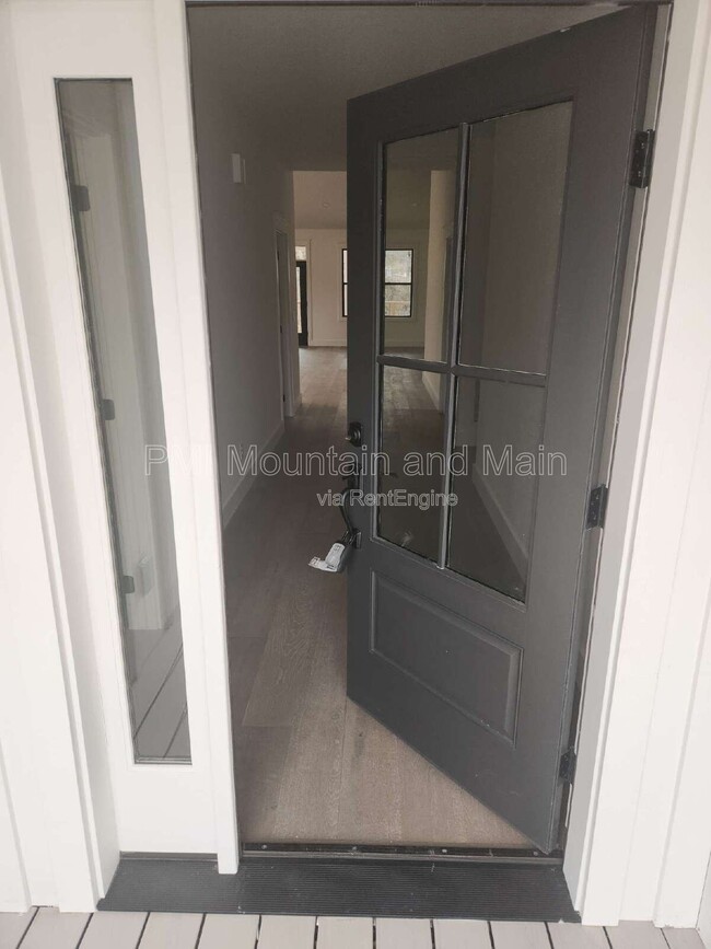 Photo - 808 Maybank Dr