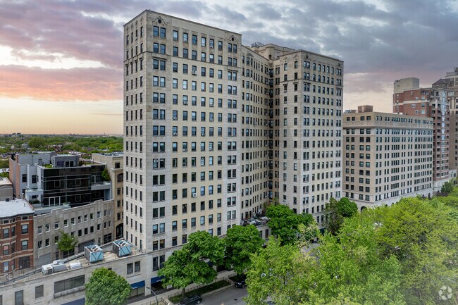 Primary - 2000 N Lincoln Park W