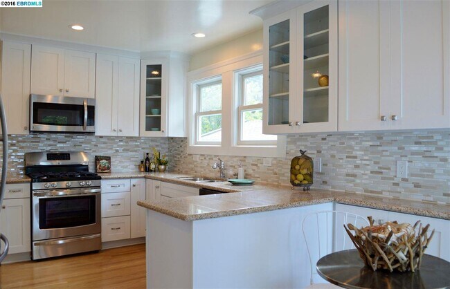 Photo - 663 Fairmount Ave