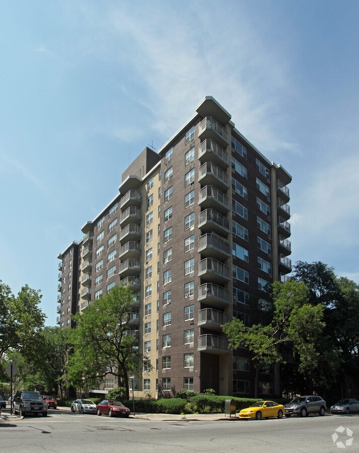 Meadow Manor - Meadow Manor Apartments