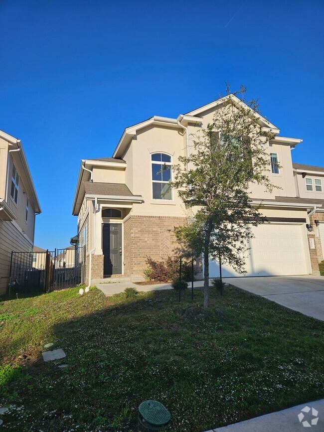 Building Photo - Beautiful 4 Bedroom Home!