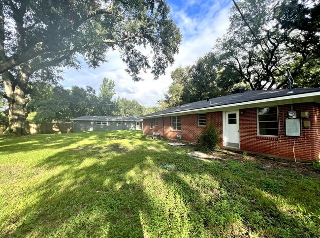 Photo - 703 Camellia Dr