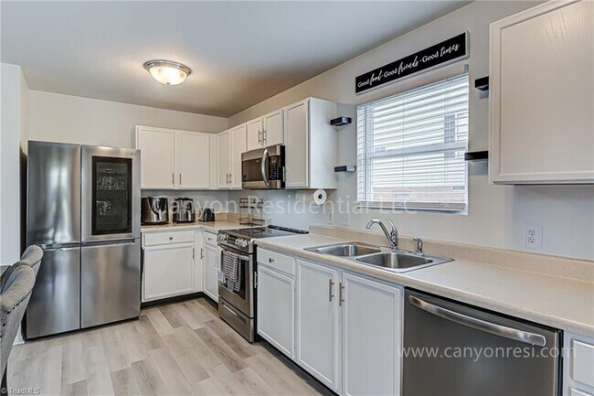 Photo - Beautiful 3b Room!Move in ready!