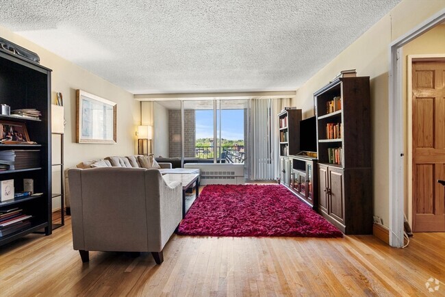 Building Photo - 33 Pond Ave Unit 804 Rental