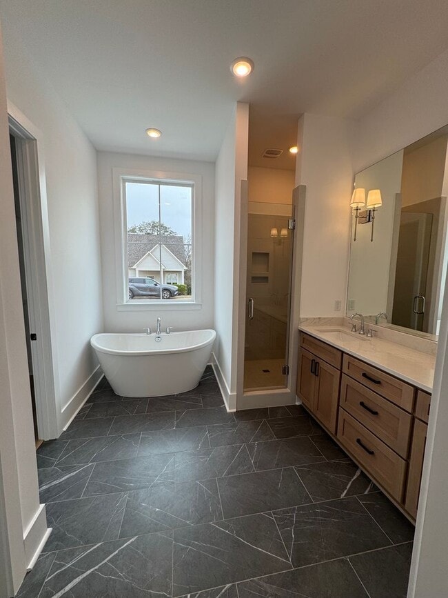 Photo - Belmont 1217