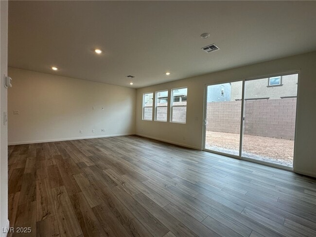 Building Photo - 9613 Hinson St Rental