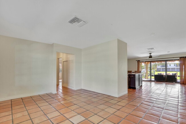 Photo - 8336 SE Palm St