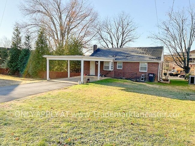 Photo - 525 Hilton Dr