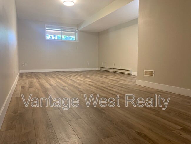 Photo - 1291 Kelglen Crescent