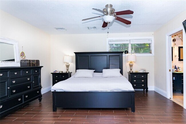 Photo - 1529 Bayview Dr
