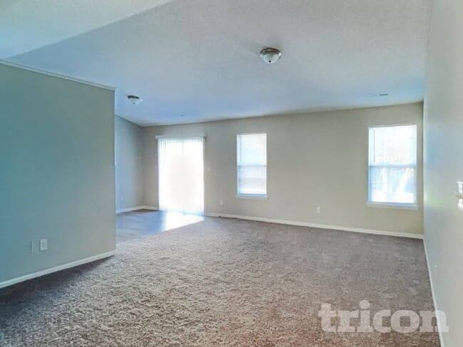 Photo - 2220 Lakecrest Dr