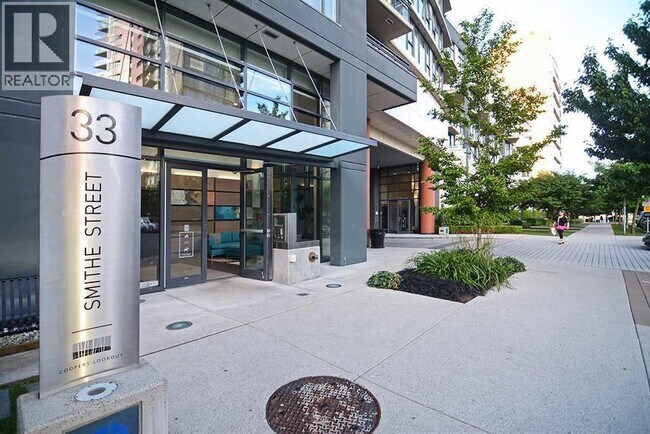 Photo - 33-833 Smithe St
