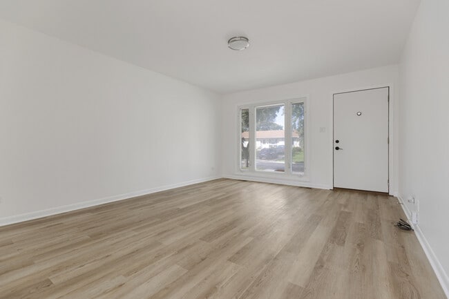 Photo - 1031 Maple Ln