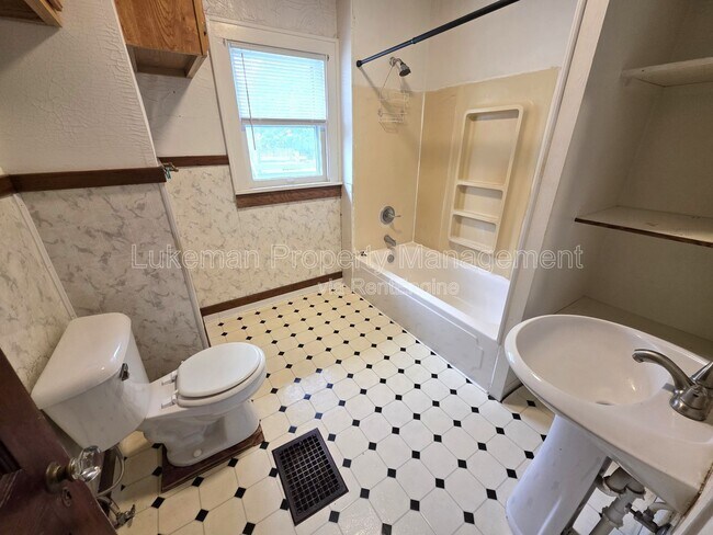 Photo - 1019 Egleston Ave Unit 1017