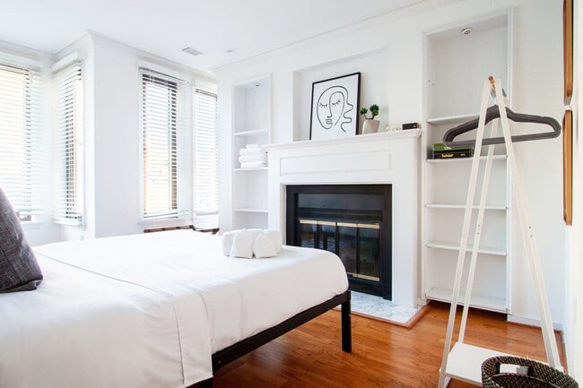 Building Photo - 1020 16th St NW Rental