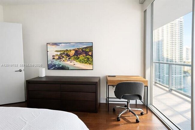 Photo - 1050 Brickell Ave Unidad 1050 Brickell Ave # 2210