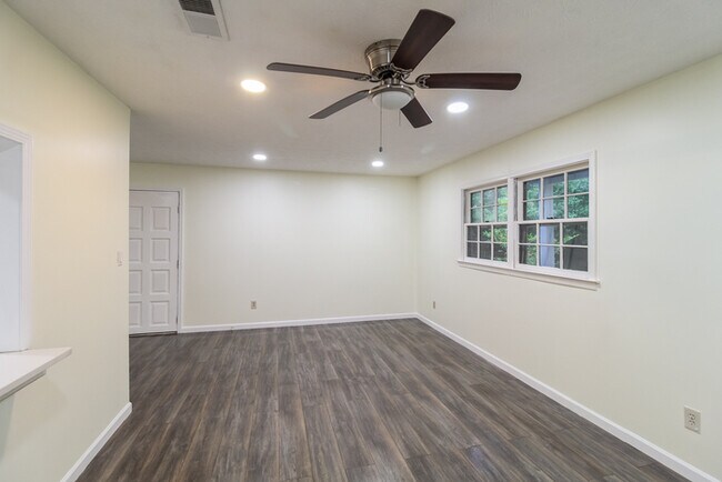 Photo - 2979 Tiller Trail SW