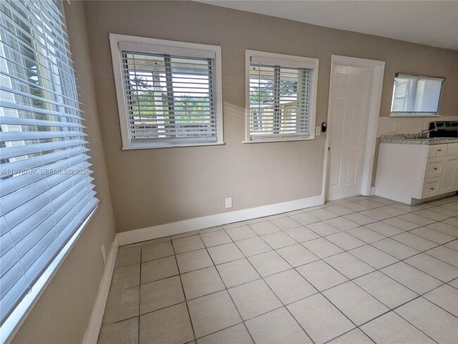 Photo - 987 NE 131st St Unit 3